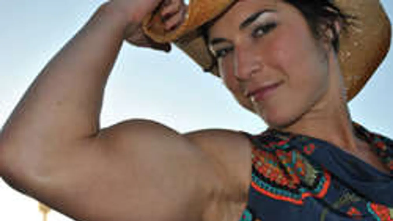 Combjai közé kapott dinnyével sokkolja a netet a női szkanderbajnok