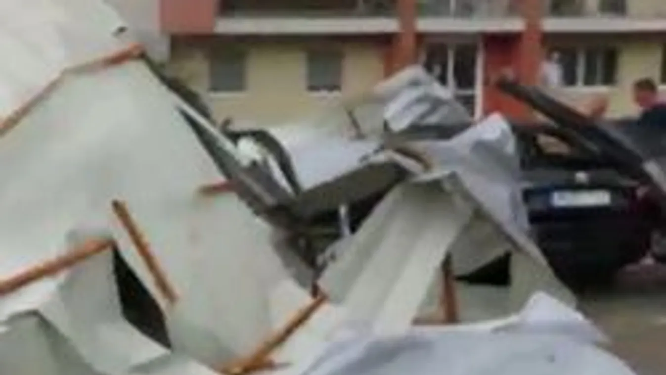 Repülő háztető, óriási jég - a legdurvább videók a tegnapi szupercellákról