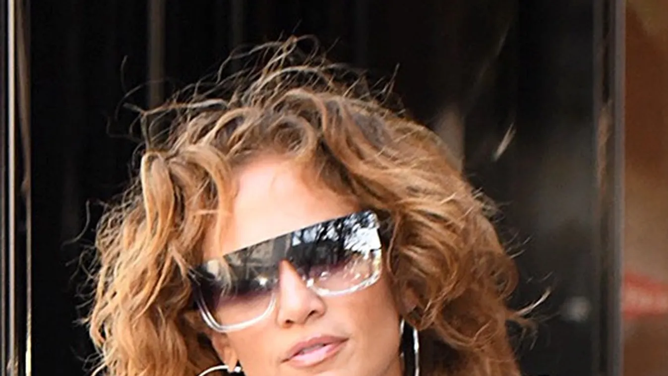 Jennifer Lopez shows off her natural wavy hair as she hits the shops of the Design District in Miami