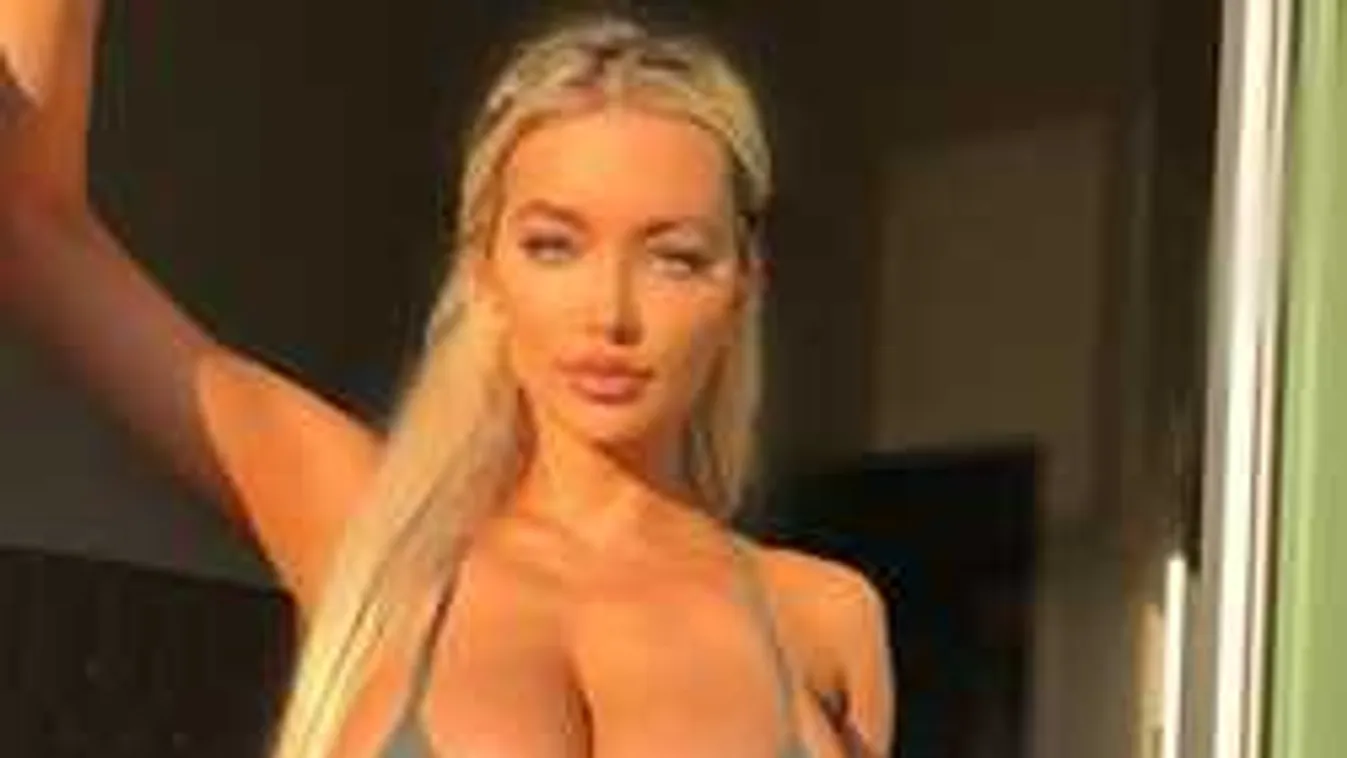 Ledobta a felsőt, a tükör előtt pózol a hatalmas keblű színésznő