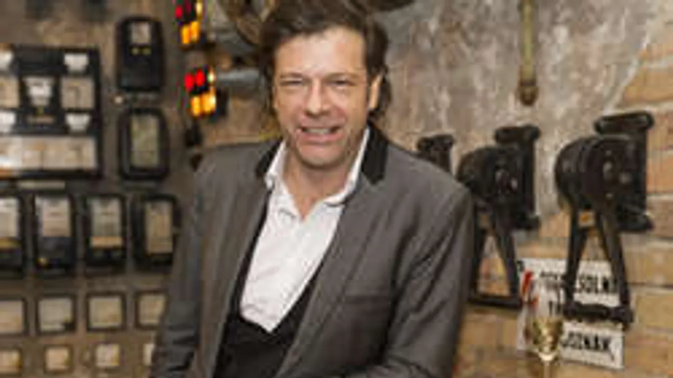 Összetörte magát Till Attila