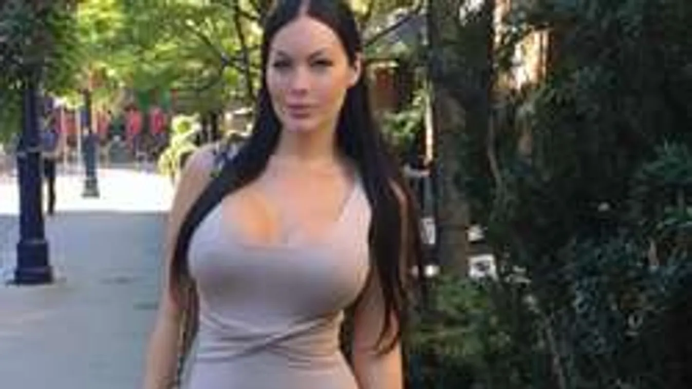 Veronika kibuggyanó hatalmas melleivel terpeszt a deszkán