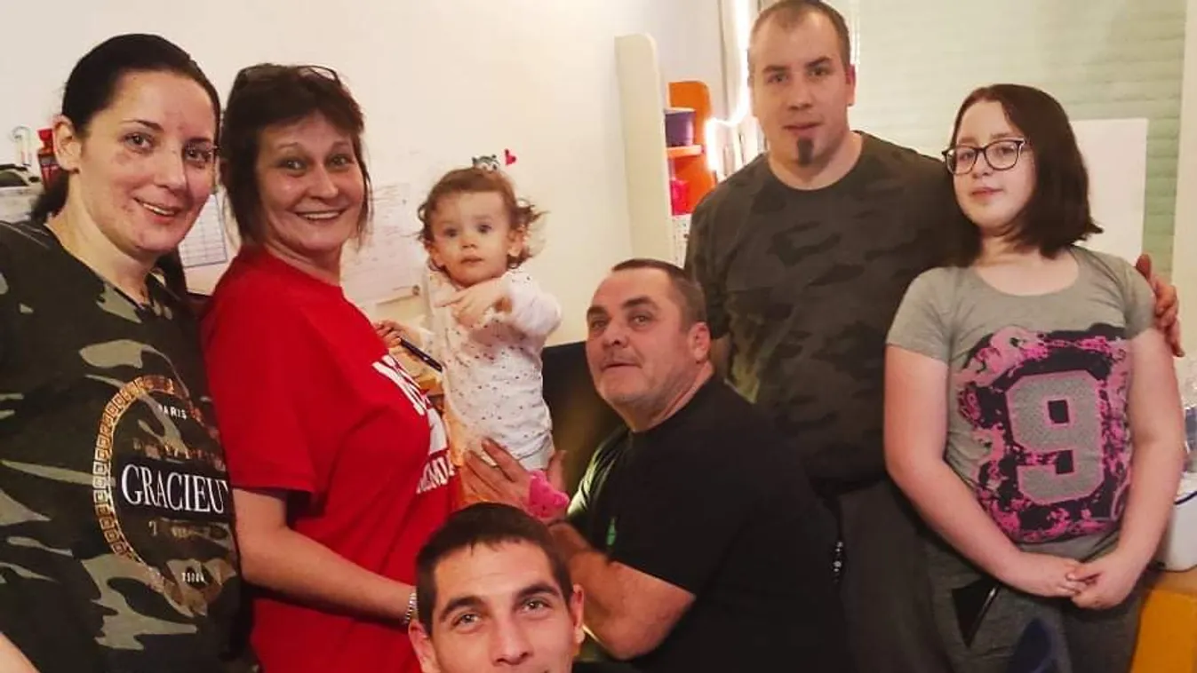 Bíznak a csodában: együtt akar karácsonyozni az égő házból kimenekült család