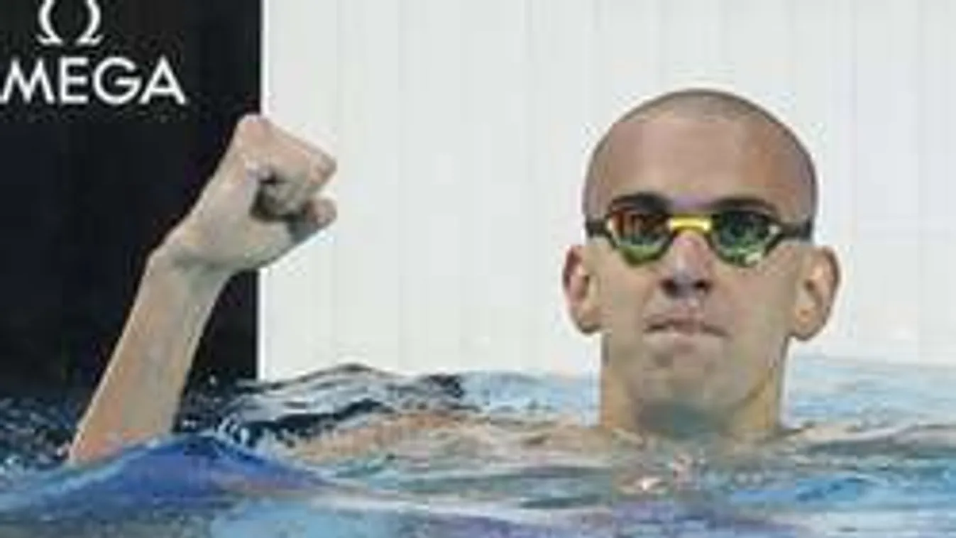 Cseh Laci anyukája zöldségboltban, a vevőkkel szurkol a fiáért