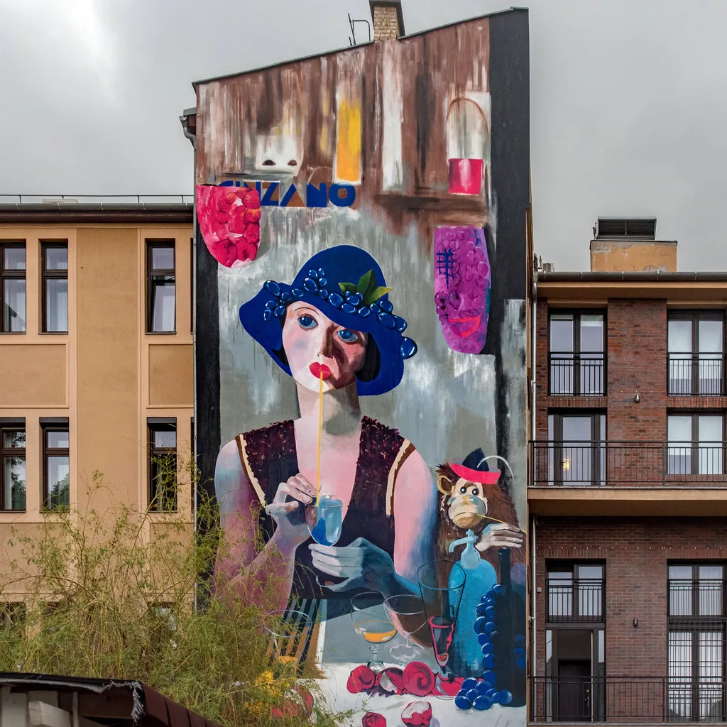 Aba-Novák Vilmos Laurája a Kazinczy utcában diszíti a falat.