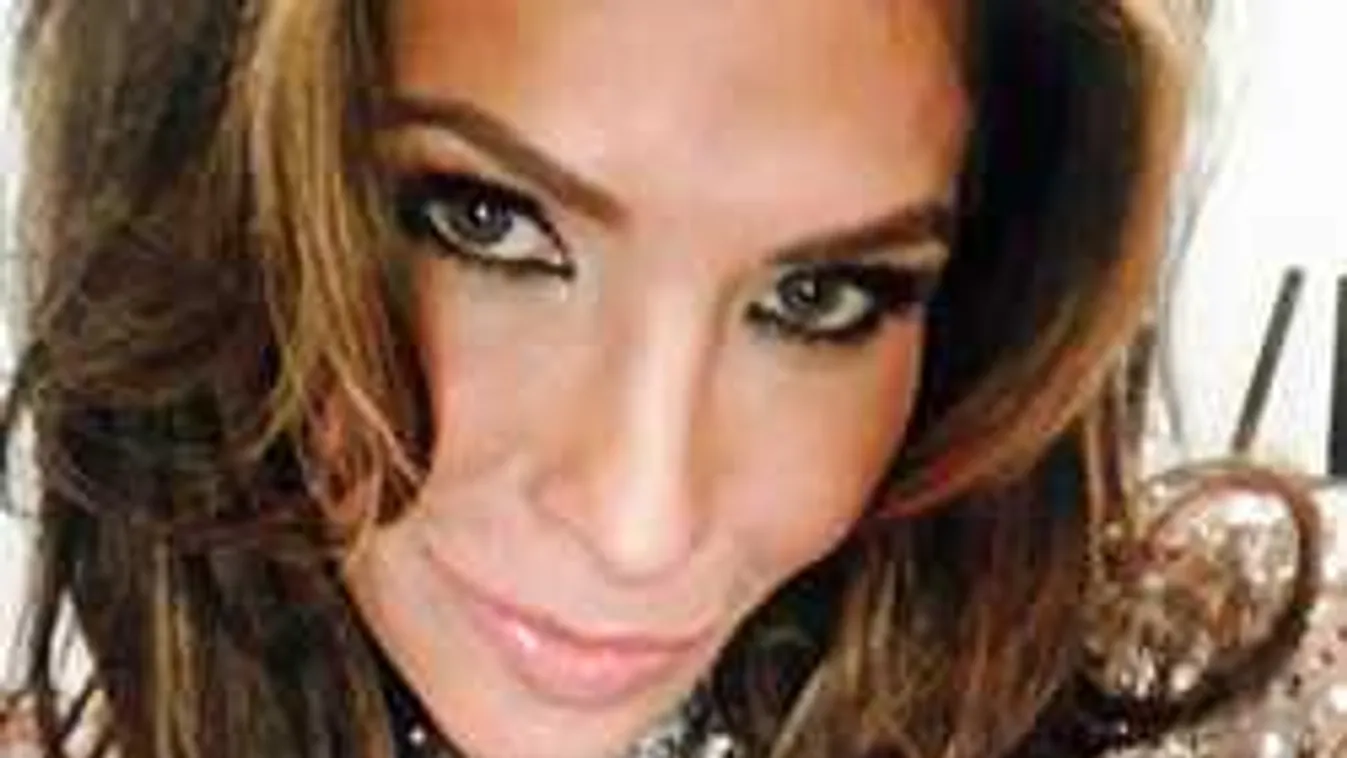 13 millió forintból lett a first lady hasonmása