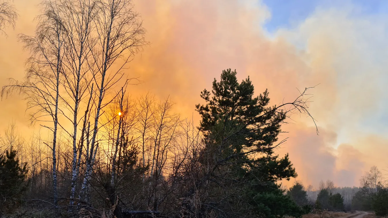 Lángol a tiltott zóna: már helikopterekkel oltják a csernobili tűzvészt