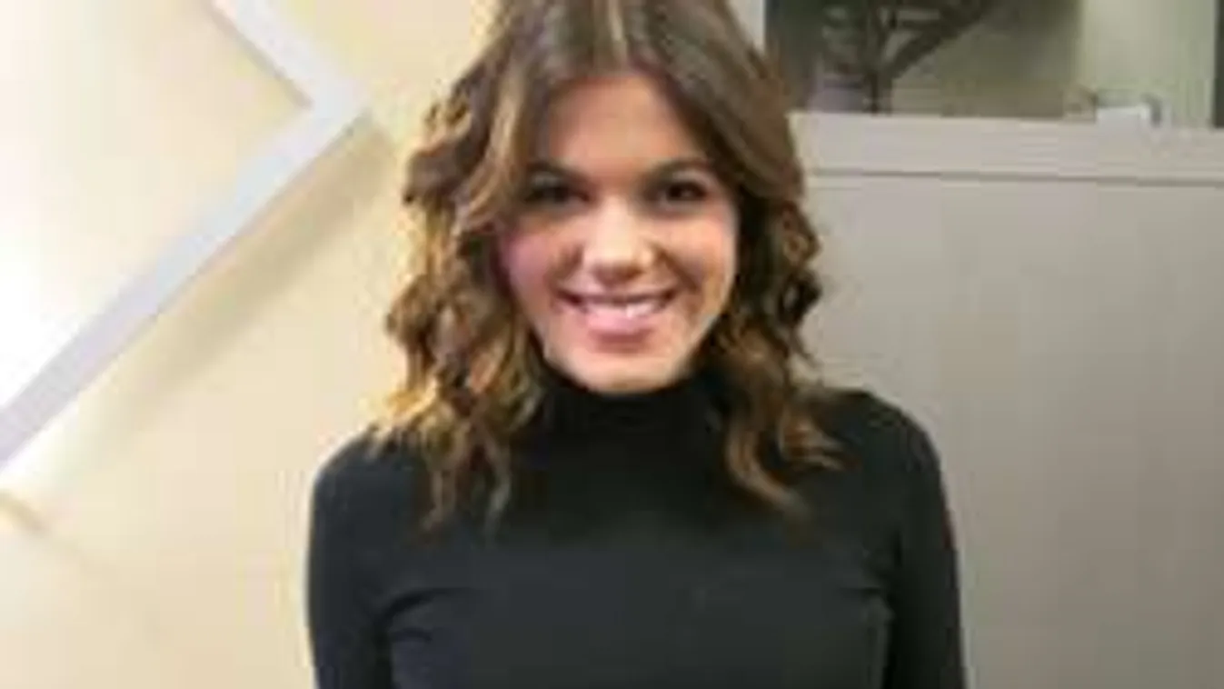 Egyre dögösebb kismama Csobot Adél