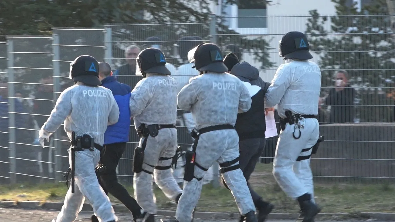 Because of riots in Coronafall: Police move refugees