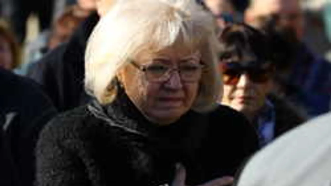 Zokogva vallotta be Koós János özvegye: rajta már nem lehet segíteni
