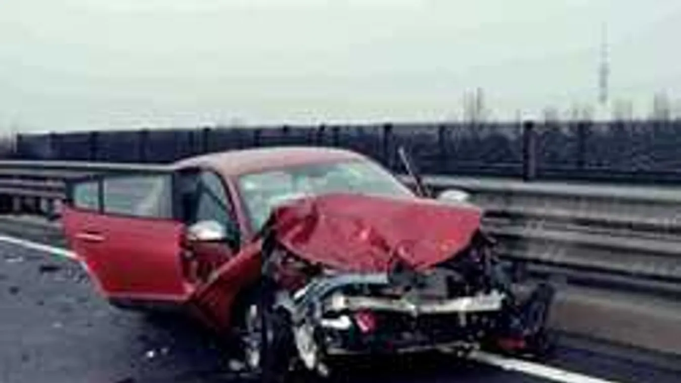 Temetésről hazafelé szenvedtek halálos balesetet az M5-ösön