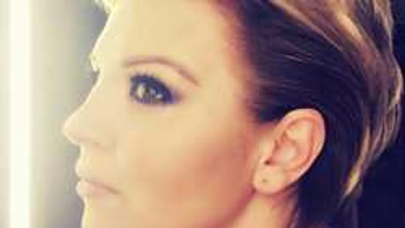 A Balaton közepén fotózták le Liptai Claudiát, elképesztő, hogy néz ki