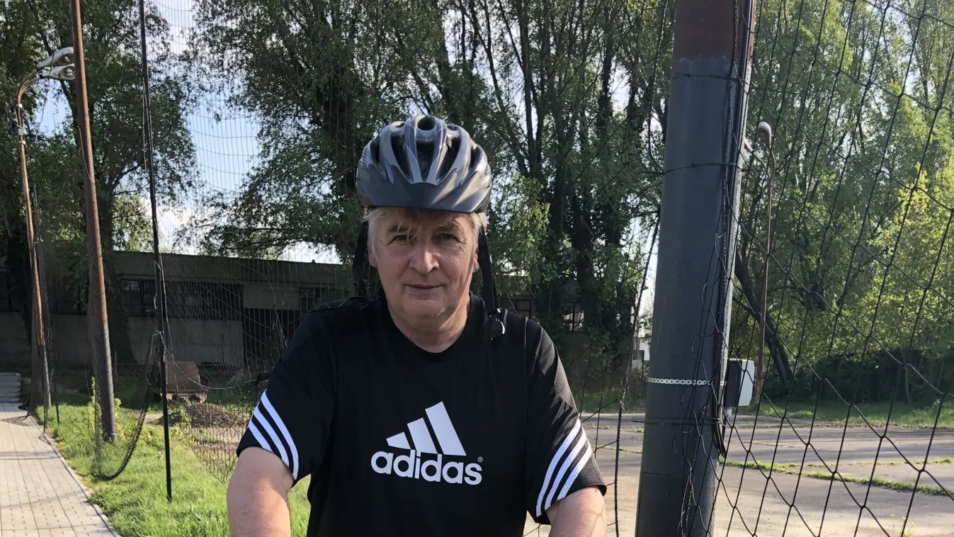 Bevásárlással, maszkkal és edzéssel segít a korábbi válogatott focista