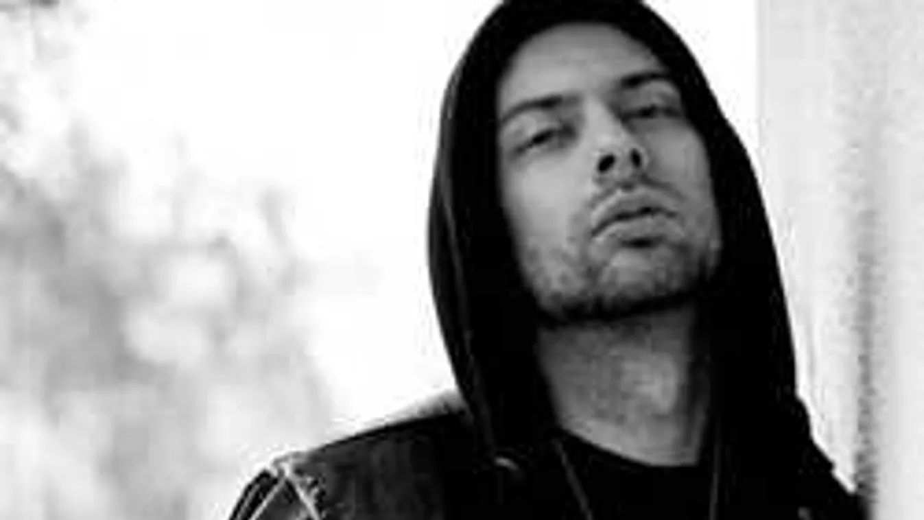 Itt a bizonyíték: újra becsajozott az elvált magyar sztárénekes