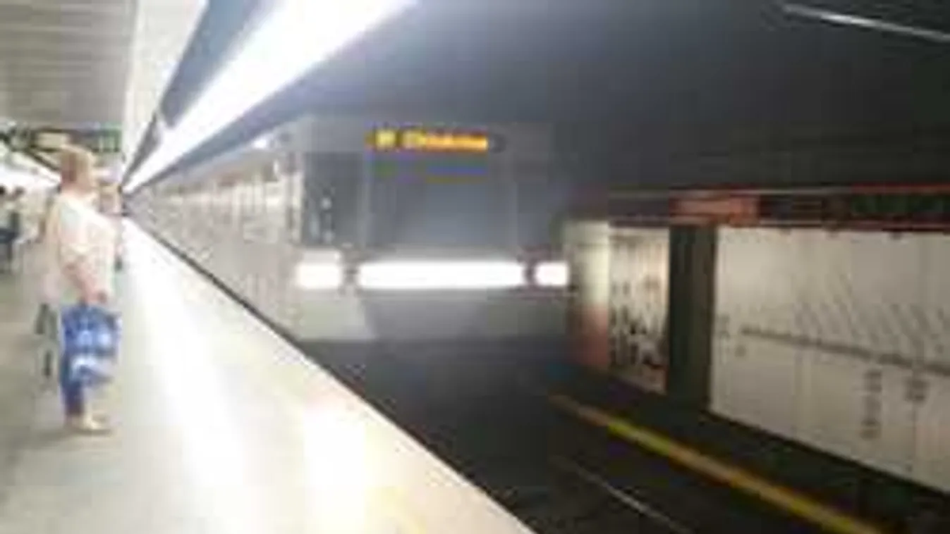 Veszélyes az élet Bécsben! Külön kocsikban utazhatnak a nők a metróban