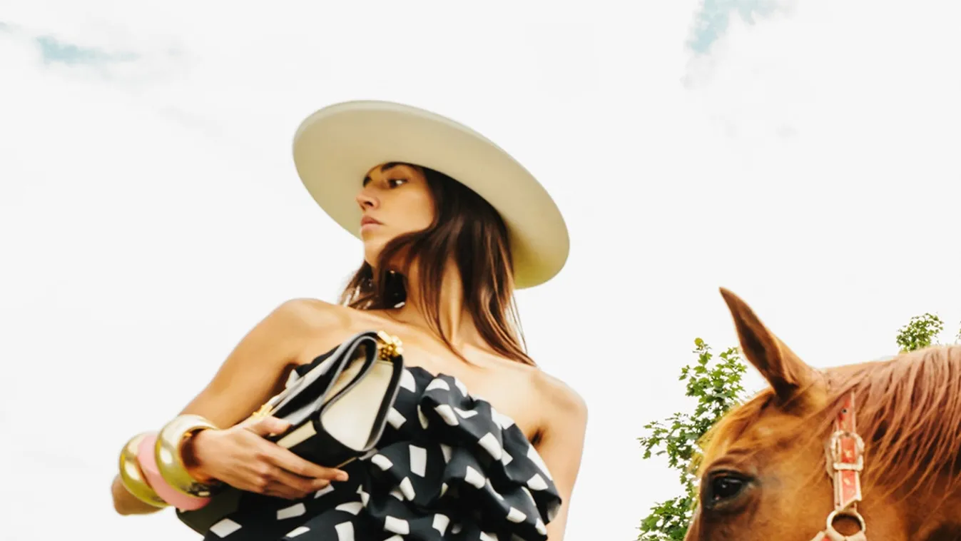 La nouvelle campagne Balmain Cruise 2021 ***EXCLUSIVE*** 