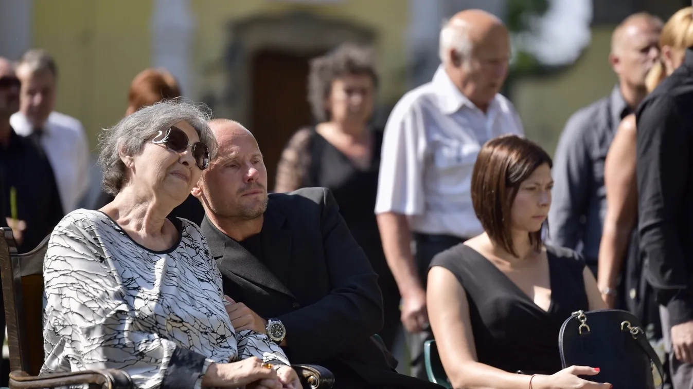 Szívszorító: megszólalt Pécsi Ildikó gyászoló fia