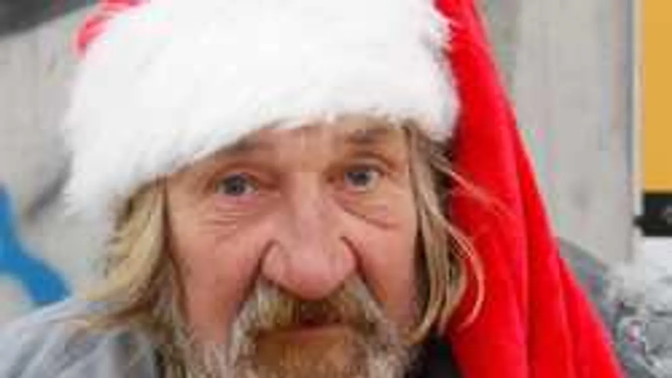 Nem hiszed el, mennyi édességet kaptak a gyerekek a nyuszis hajléktalantól