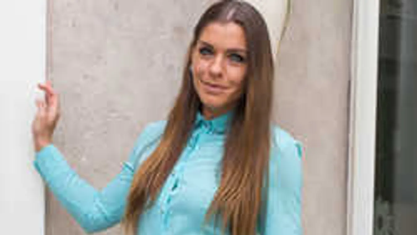 Mindenkinek megmutatta: Furcsa fotókkal bombázzák Dér Henit