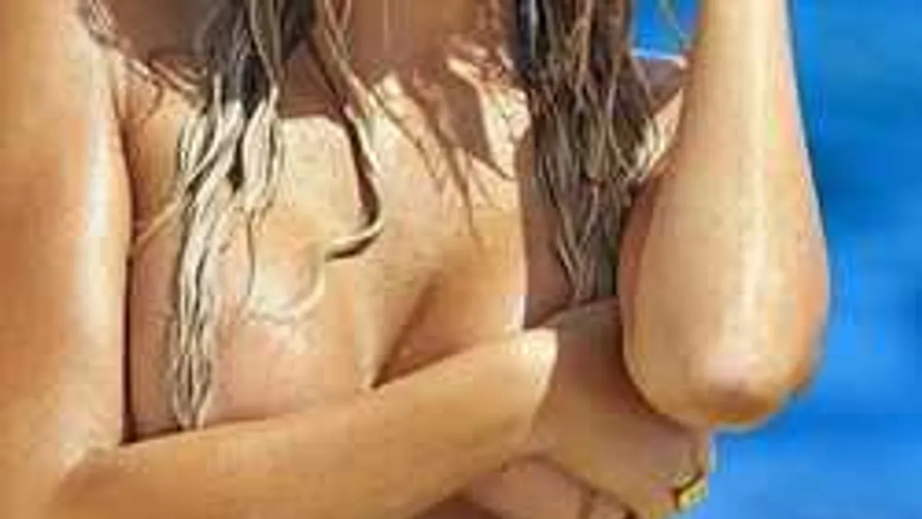 Eszelős lesz 2018-ban a strand legnagyobb divatja: főszerepben a női mell