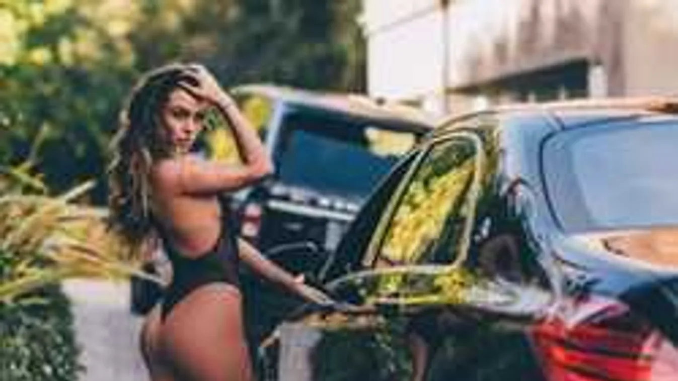 Tökélyre fejlesztette a popsiszelfit ez a dögös bombázó