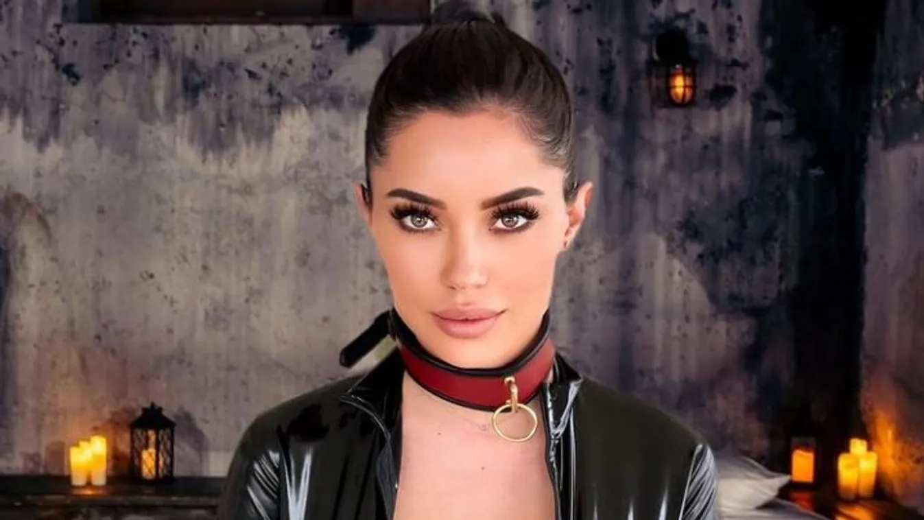 Brutálisat villantott a luxusfeleség: a hatalmas mellei kibuggyantak a ruhából