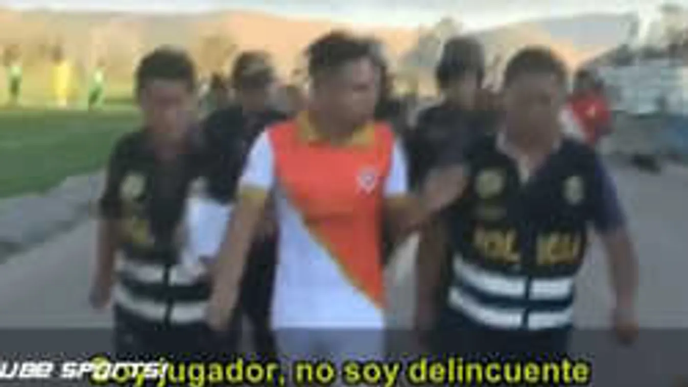 Megdöbbentő videó, meccs közben vadászták le a bűnöző futballistát