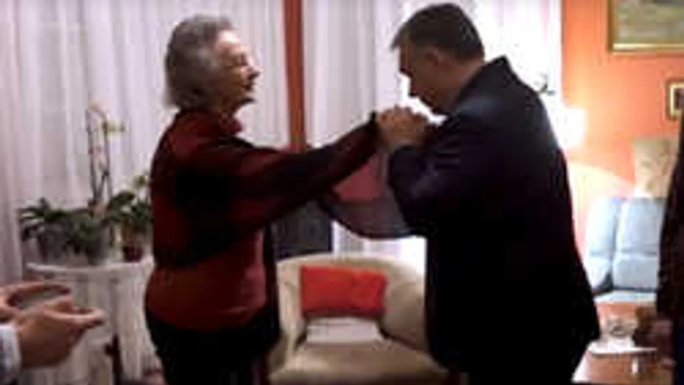 Bárkihez bekopoghat Orbán Viktor - Egerben már megtette