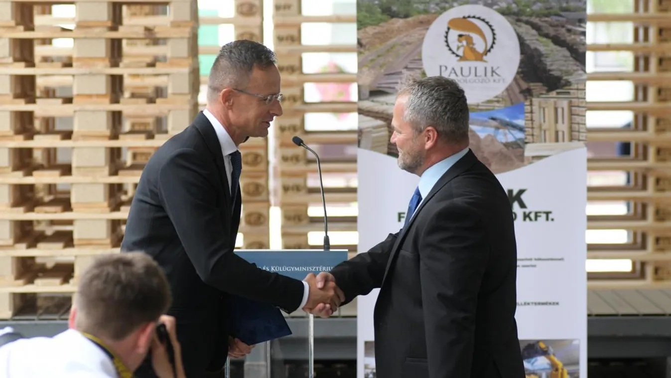 Szijjártó: több mint 143 ezer munkahelyet védtek meg a beruházó vállalkozások