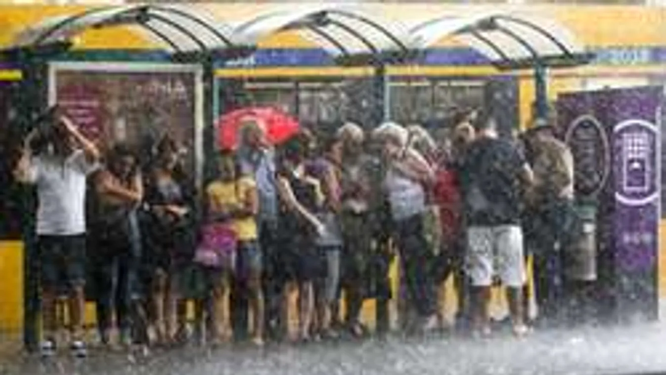 Készülj: felhőszakadással ront a fővárosra a vihar, 10 fokot esik a hőmérséklet