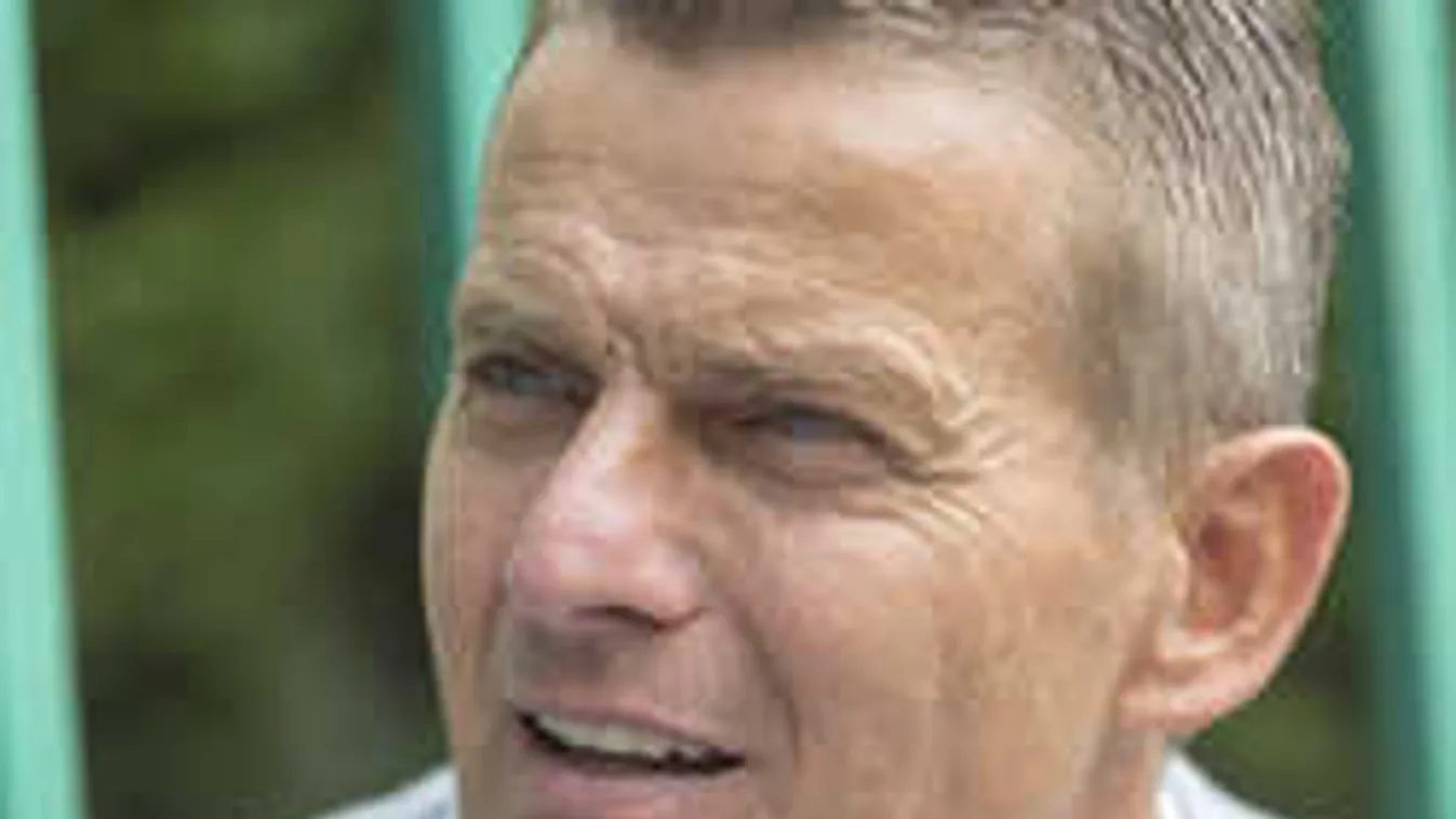 Végre fellélegezhet: Megérkeztek Rékasi Károly első milliói