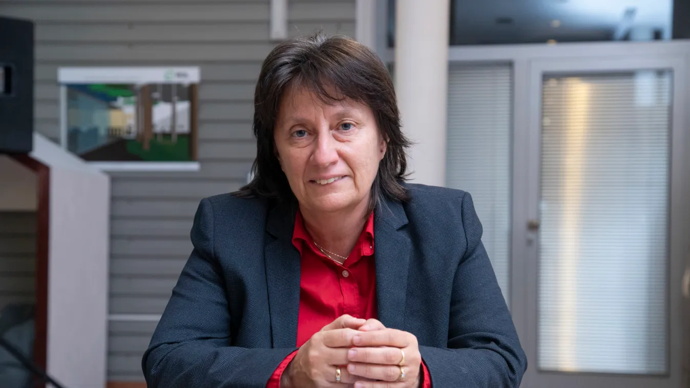 Közvetítik az órát karanténban lévő társaiknak a diákok – interjú a Klebelsberg Központ elnökével