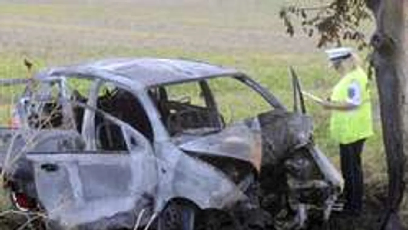 Borzalmas tragédia: bennégett autójában a fiatal anyuka