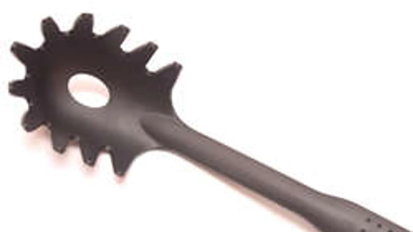 Õrület! Ezért van lyuk a tésztaszedő kanál közepén!