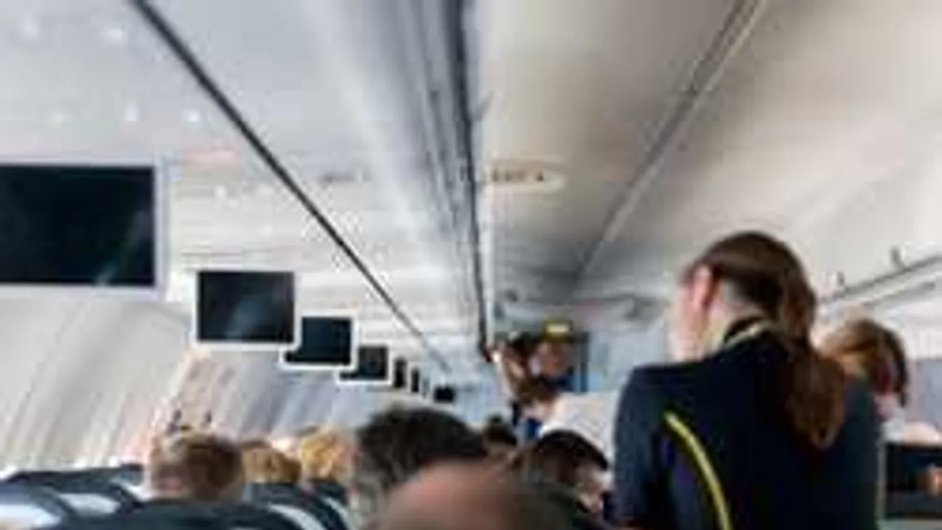 Allah akbar a repülőn, muszlim férfi akart betörni a pilótafülkébe