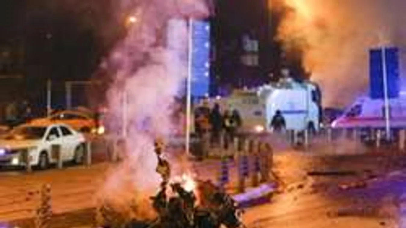 Robbantás Isztambulban, a Besiktas stadionnál: 15 halott