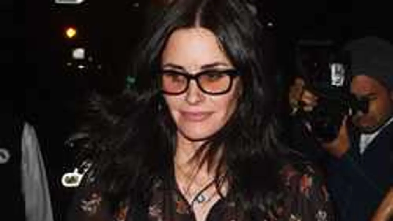 Ettől a monitorod is elolvad, óriásit villantott az 55 éves sztármami