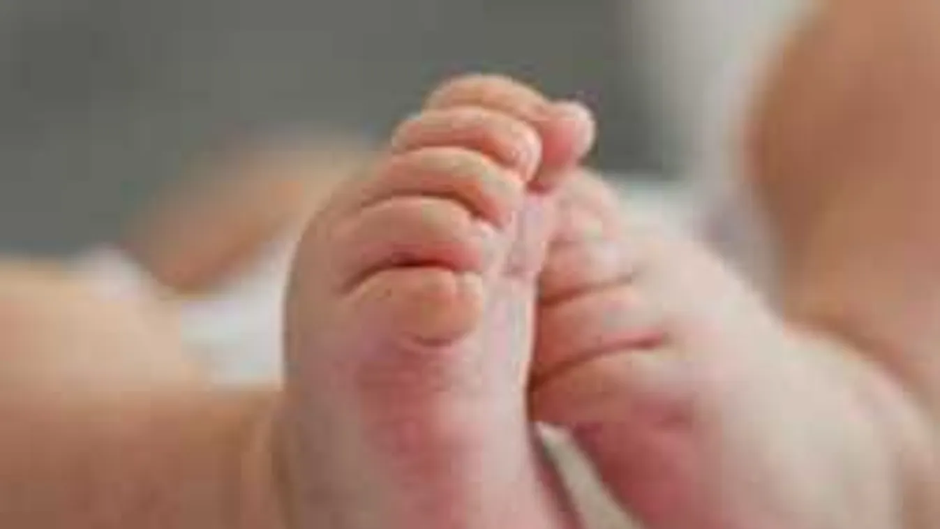 Babával együtt lopták el az autót, hiába sikoltozott az édesanya