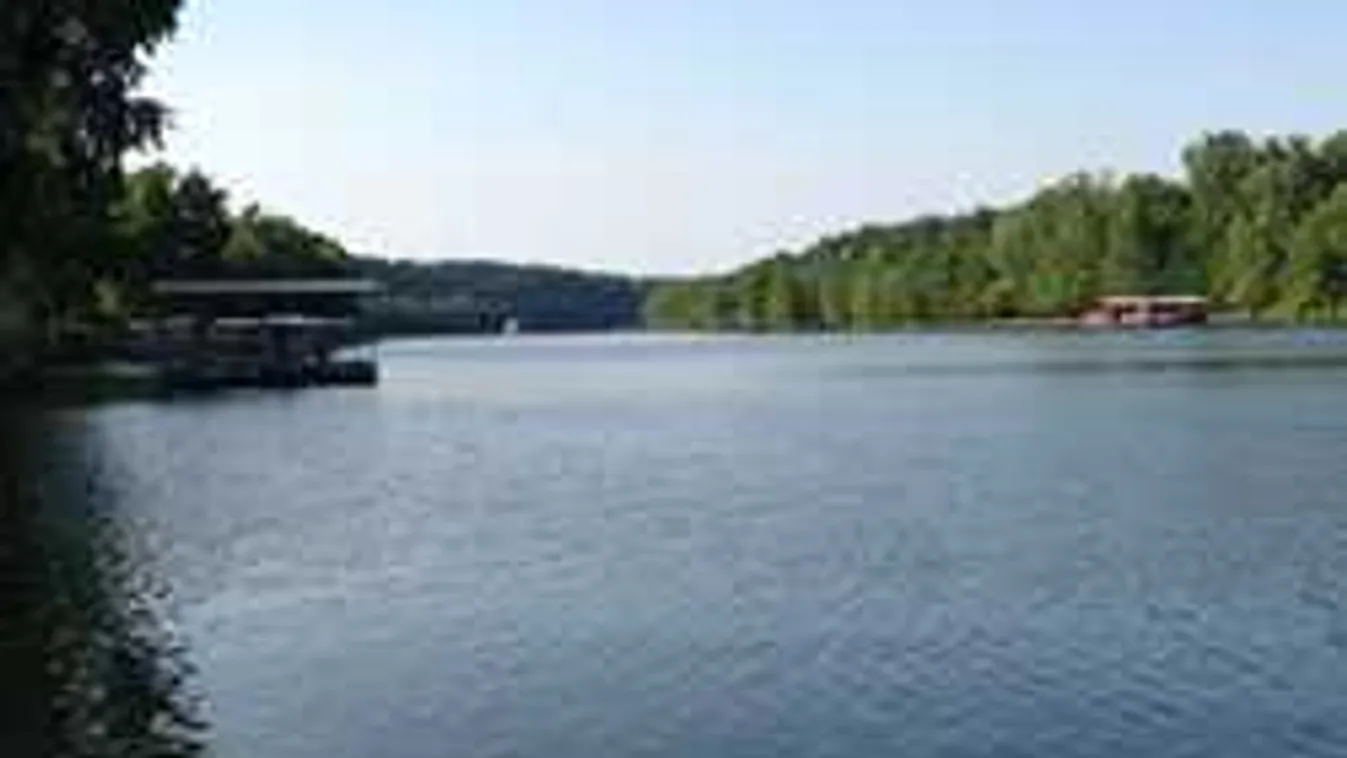 Dráma a magyar tóban, elnyelte a víz a 8 éves kisfiút