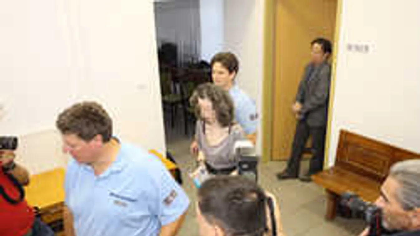 Megfürdették az éhen halt gyereket