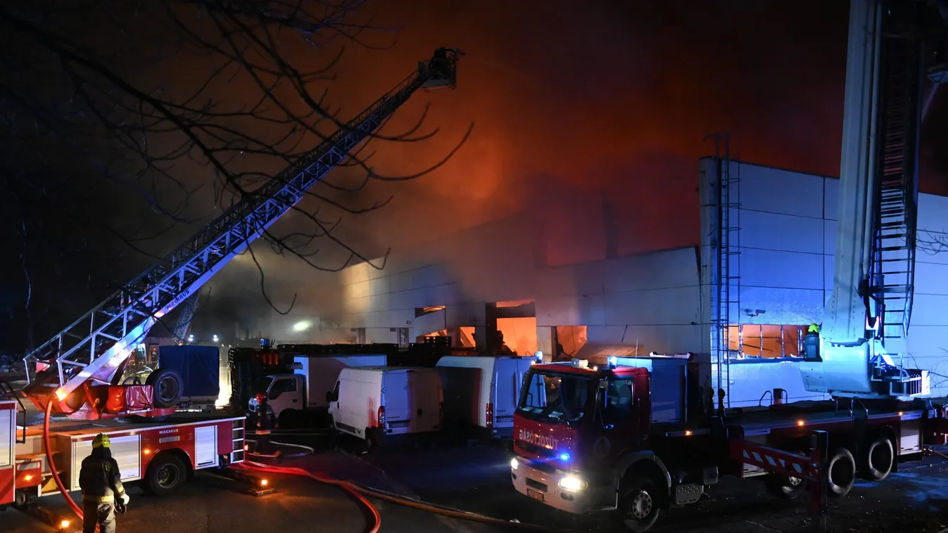 Felkavaró képek érkeztek a budapesti tűzről: 20 tűzoltóautó küzdött a lángokkal