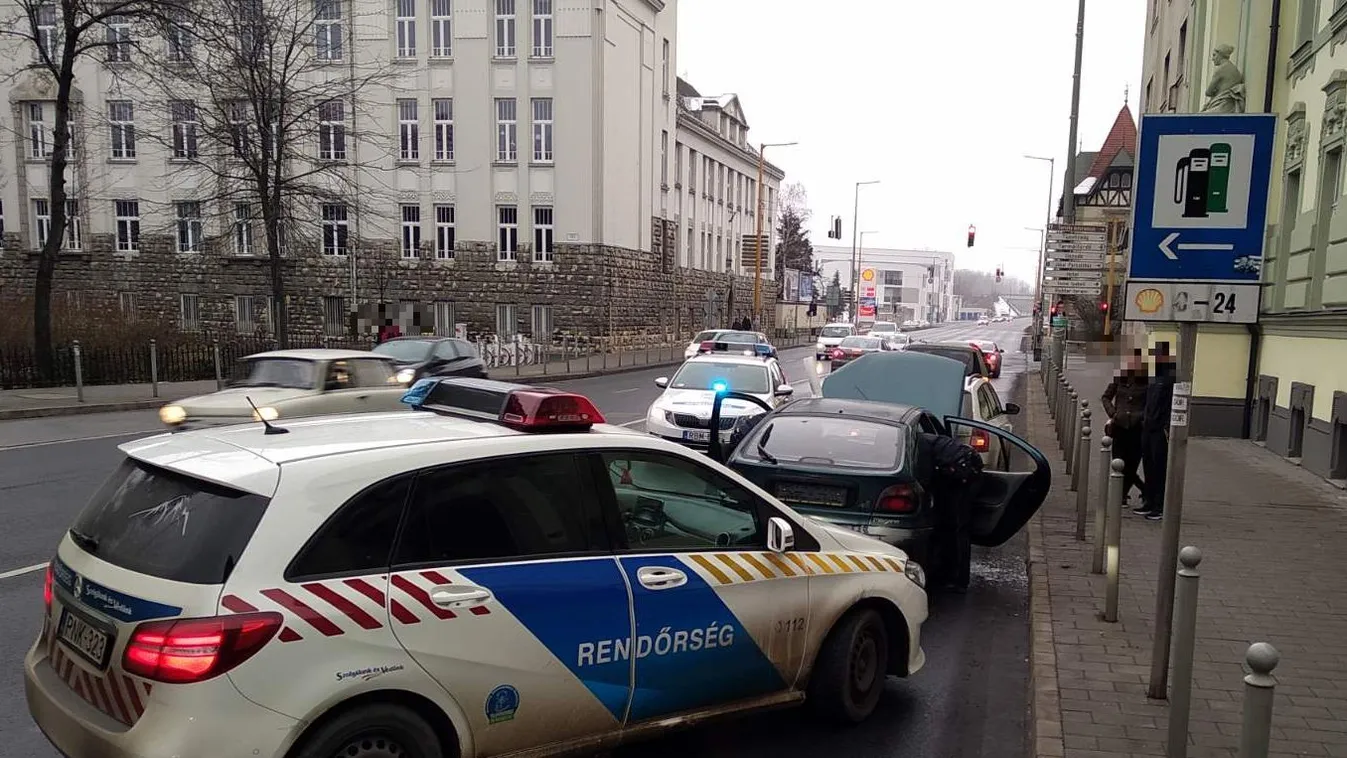 Autós üldözés Győrben, a rendőröket is meglepte a vége