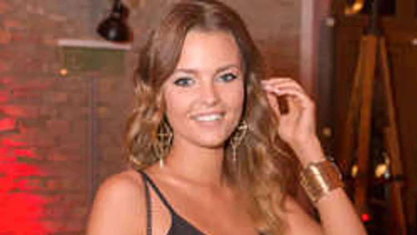 Hoppá, ezzel a műsorvezetővel kapták le Kárpáti Rebekát