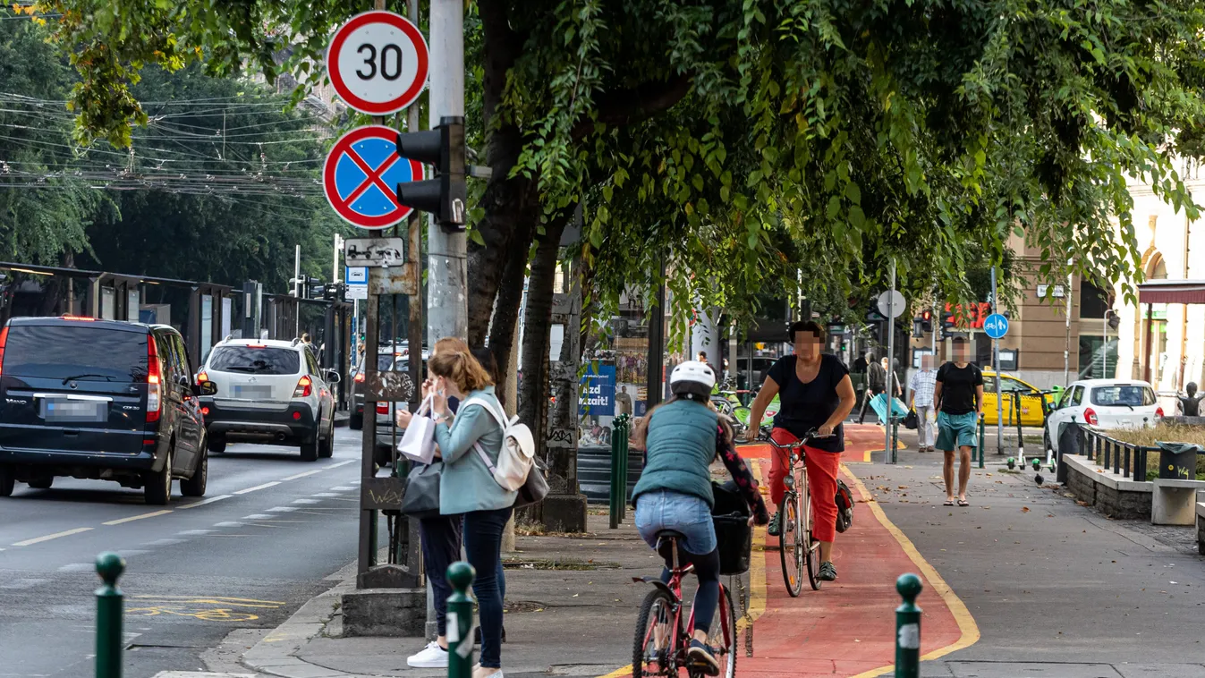 Ez életveszély! Minden 3. biciklis megszegi a KRESZ-t a körúton