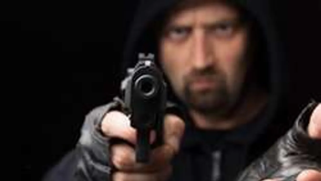 Egy 63 éves, beteg dunaújvárosi férfi hatástalanította támadóit