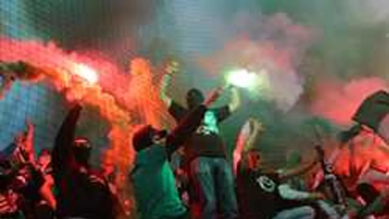 Lángolt a lelátó, pokoli volt a Fradi-Újpest rangadó