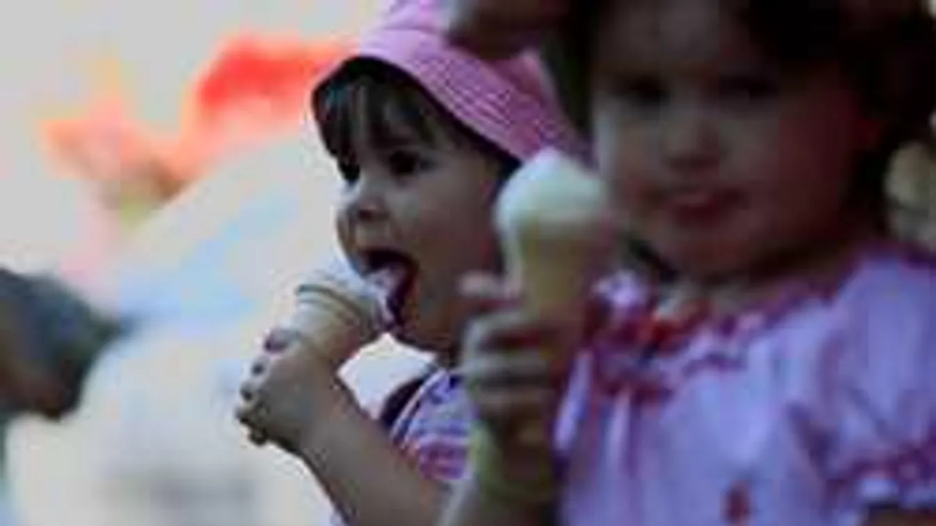 Emelték a vészjelzés fokozatát, kíméletlen meleg tör be az országba