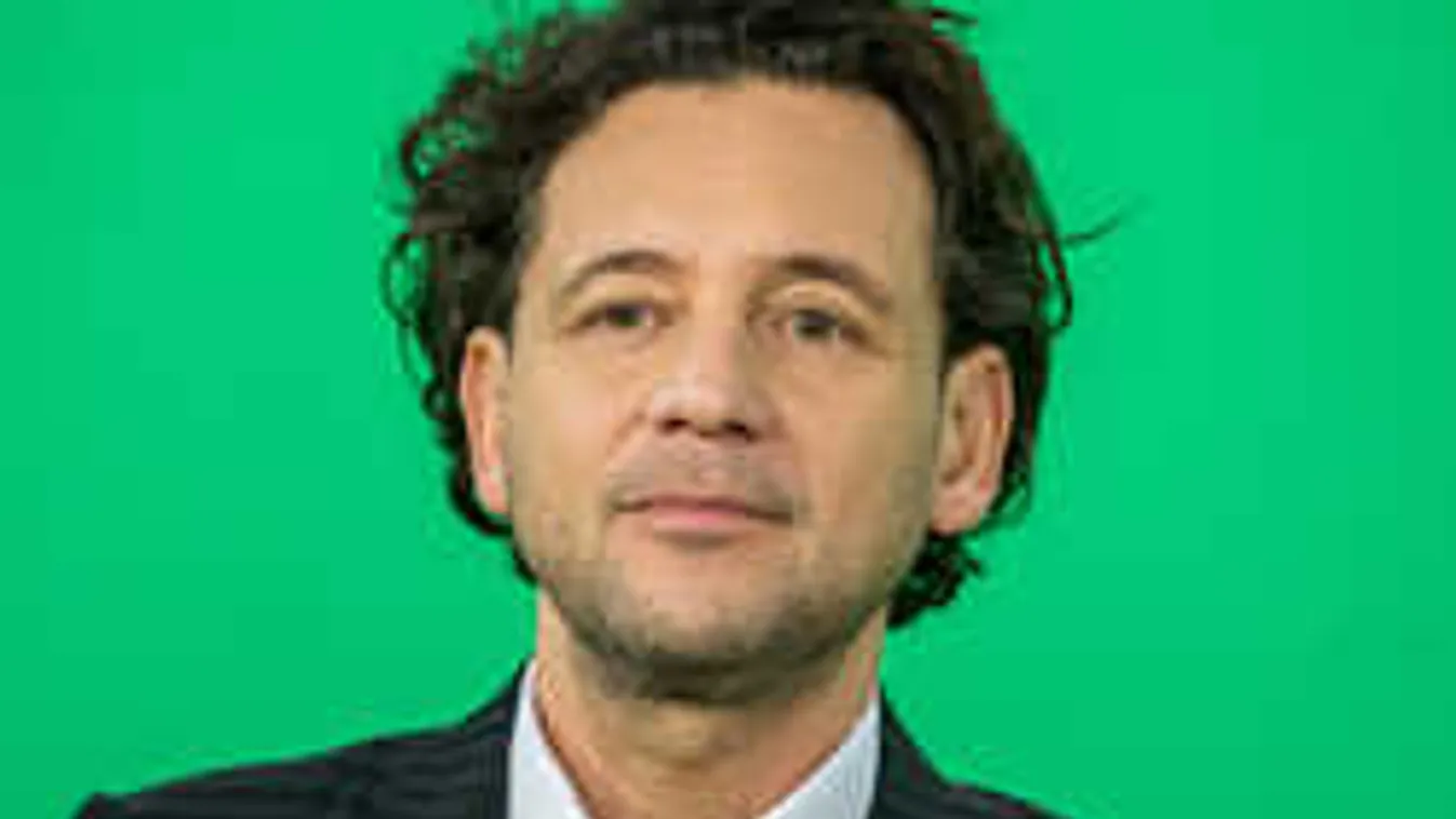 Hűha, fotón mutatta meg ritkán látott feleségét Istenes László