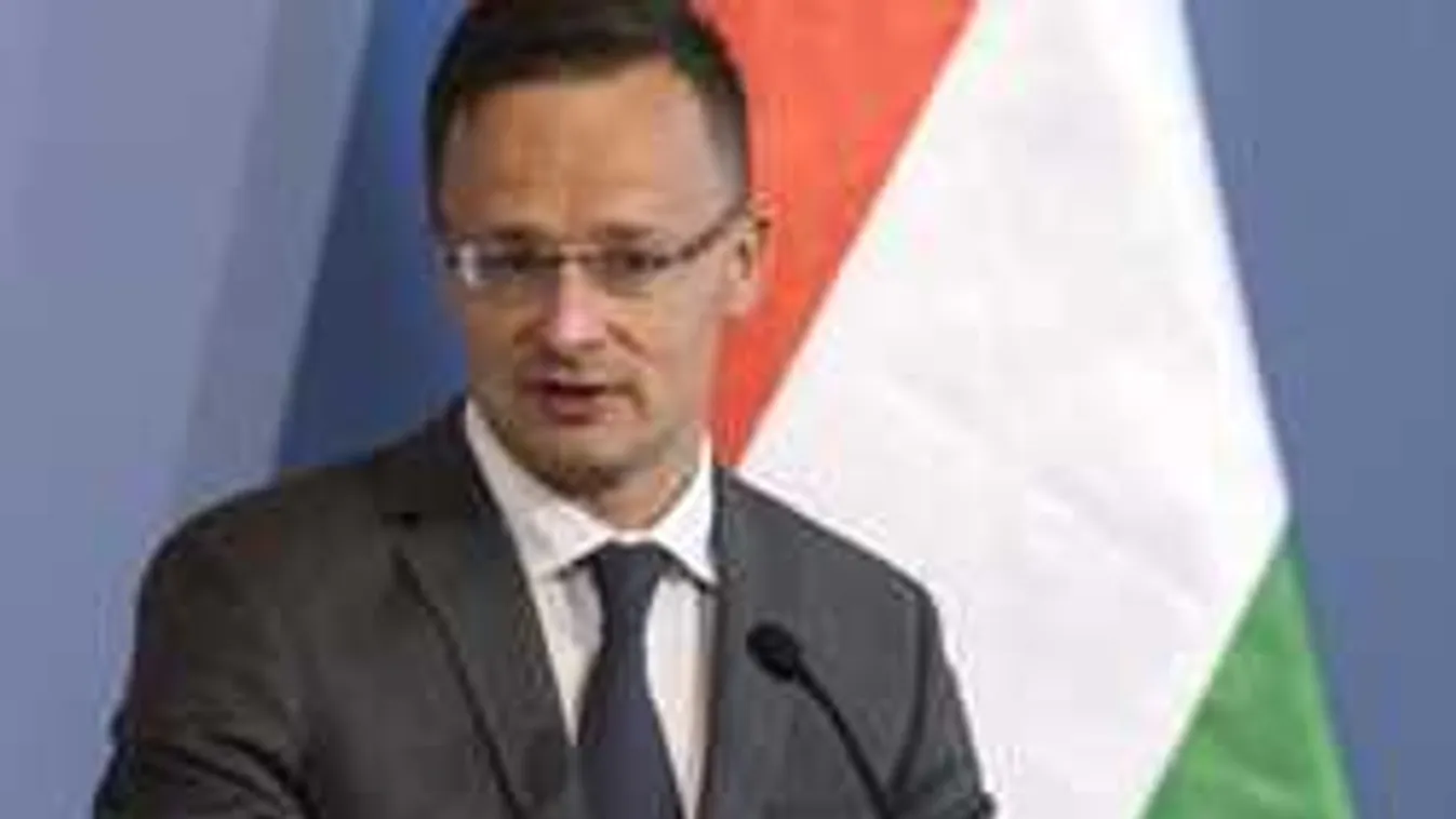 A magyar családokra van pénz, a migránsokra nincs