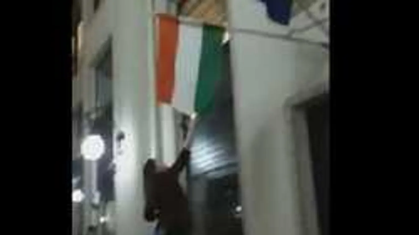 A románokat nem érdekli a magyar zászló meggyújtása!